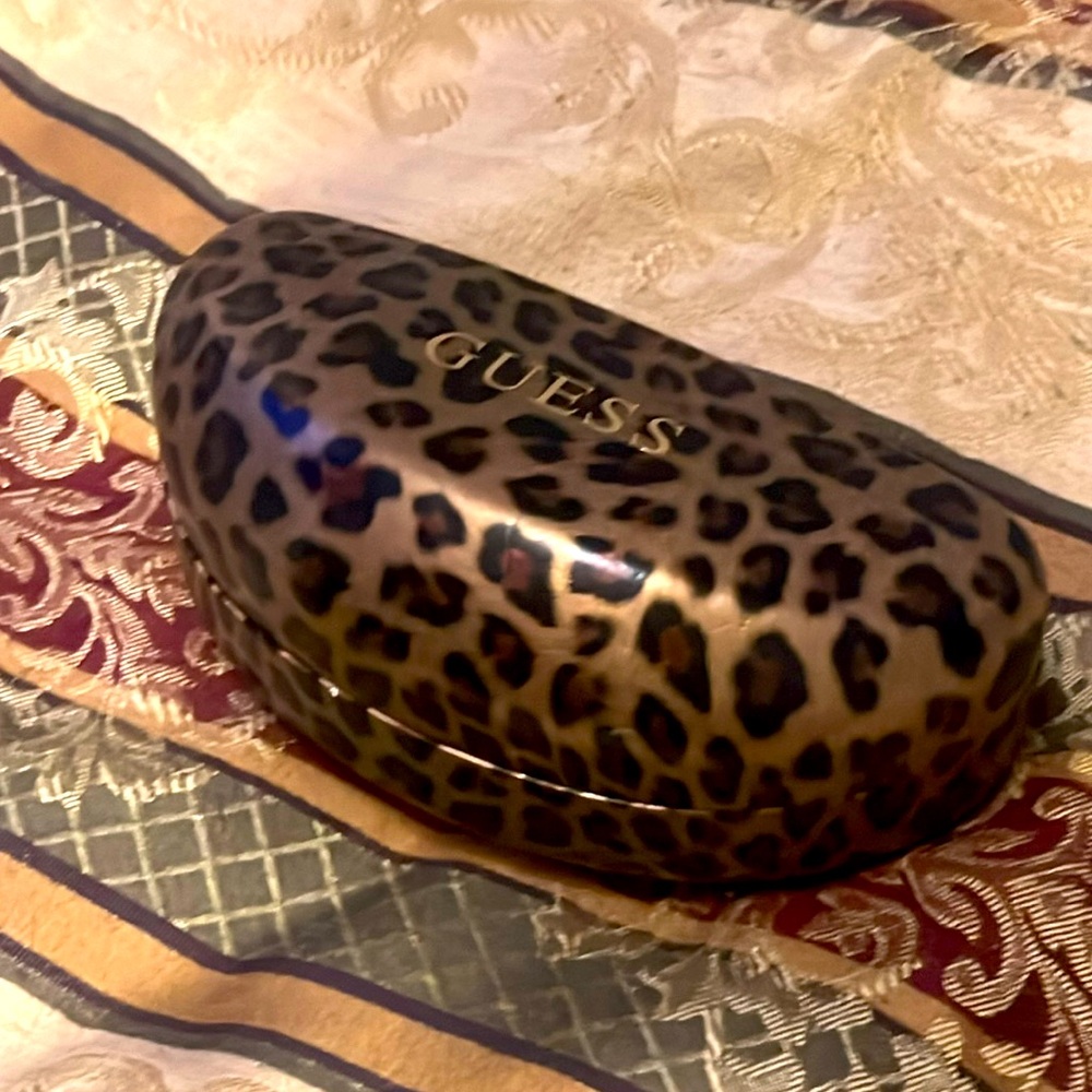 🔥GUESS CHEETAH HARD SHELL GLASSES CASE Y2K